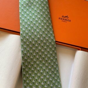 Tie with dove pattern. Great for holidays